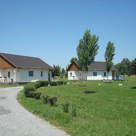 Termal Kemping Apartmanok Tiszaújváros Exteriör bild