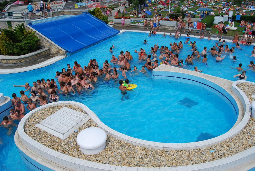 Termal Kemping Apartmanok Tiszaújváros Exteriör bild