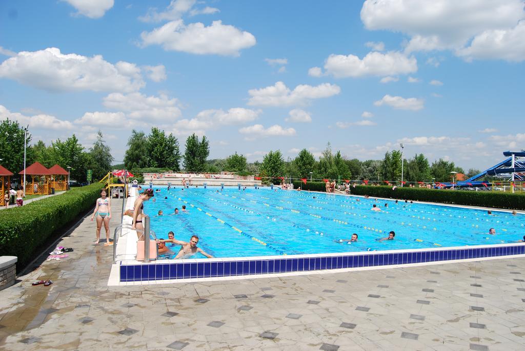 Termal Kemping Apartmanok Tiszaújváros Exteriör bild
