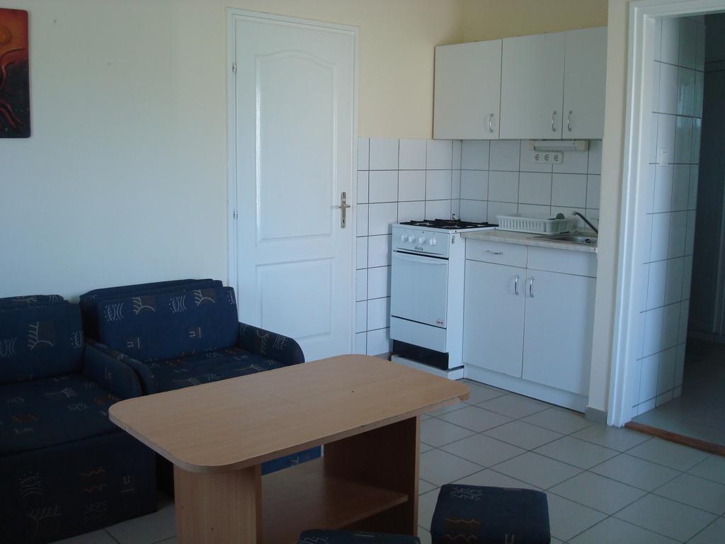 Termal Kemping Apartmanok Tiszaújváros Rum bild