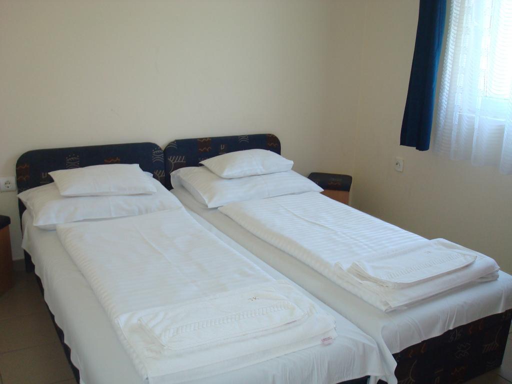 Termal Kemping Apartmanok Tiszaújváros Rum bild