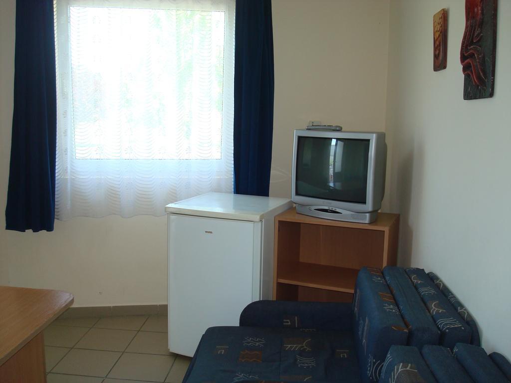 Termal Kemping Apartmanok Tiszaújváros Rum bild