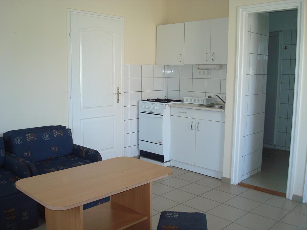 Termal Kemping Apartmanok Tiszaújváros Rum bild