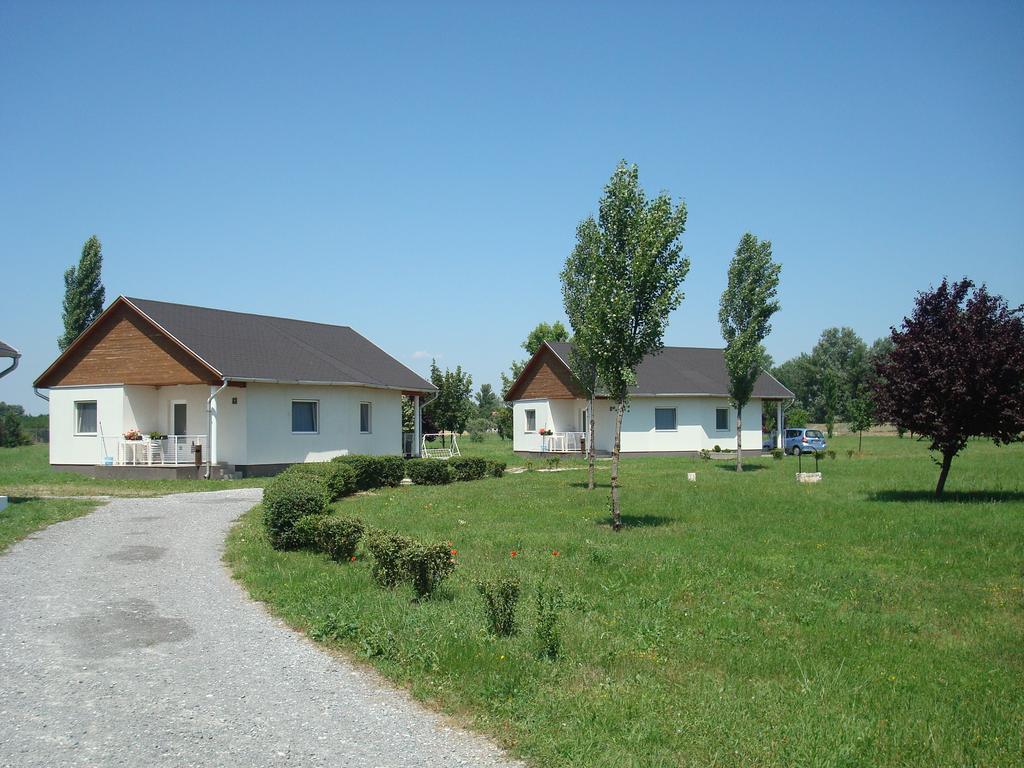 Termal Kemping Apartmanok Tiszaújváros Exteriör bild